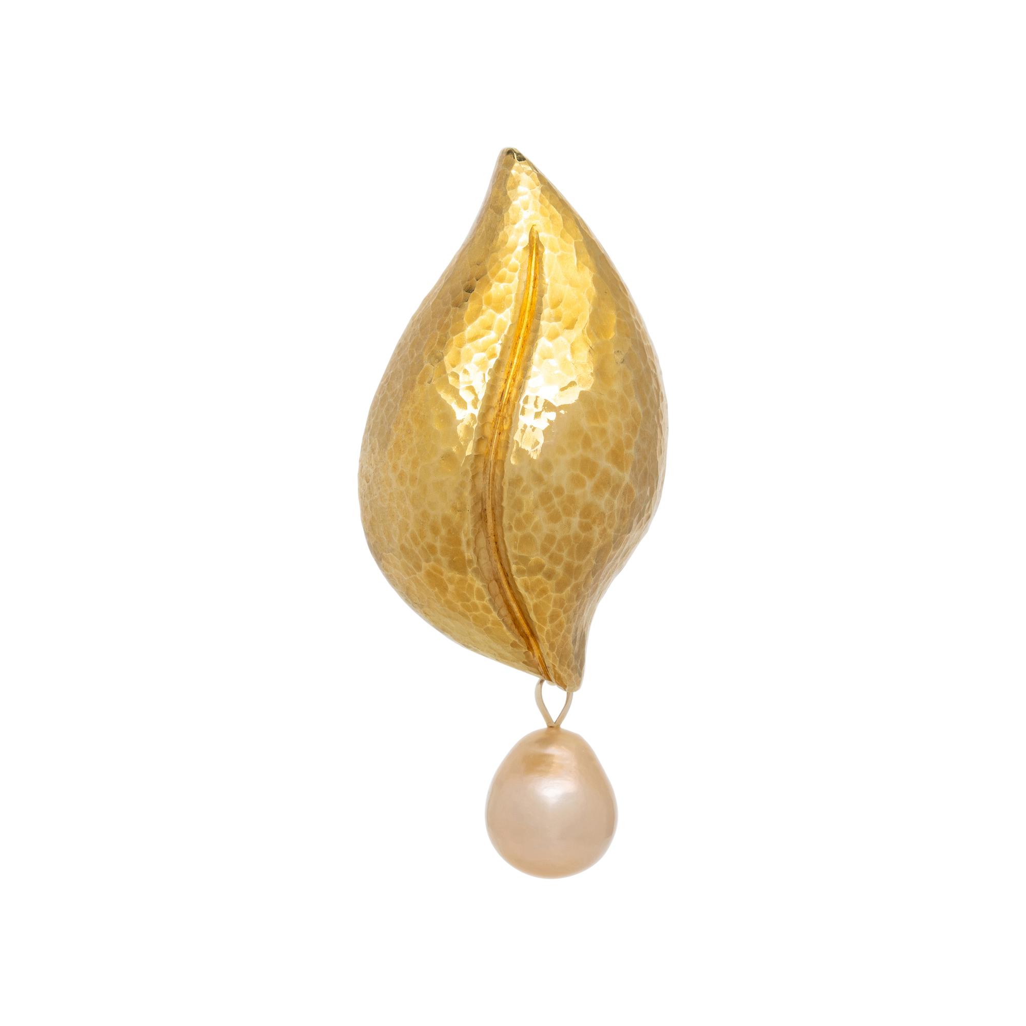 TIFFANY & CO., PALOMA PICASSO, YELLOW GOLD LEAF BROOCH WITH ADDED CULTURED PEARL DROP