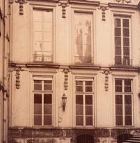 A group of four photographs ( Hôtel de Mainville, place des Vosges 12 , 1911-1912; Hôtel de Canhillac, place des Vosges 14 , 1911-1912; Hôtel de Nevers, 18 rue Seguier , 1908; Hôtel Beauffremont, rue de Grenelle 87 , 1901)