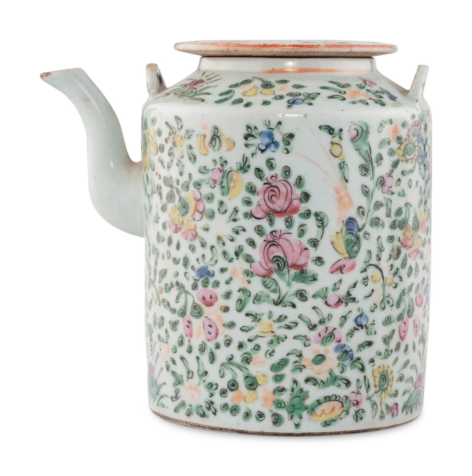 A Group of Four Chinese Export Porcelain Articles