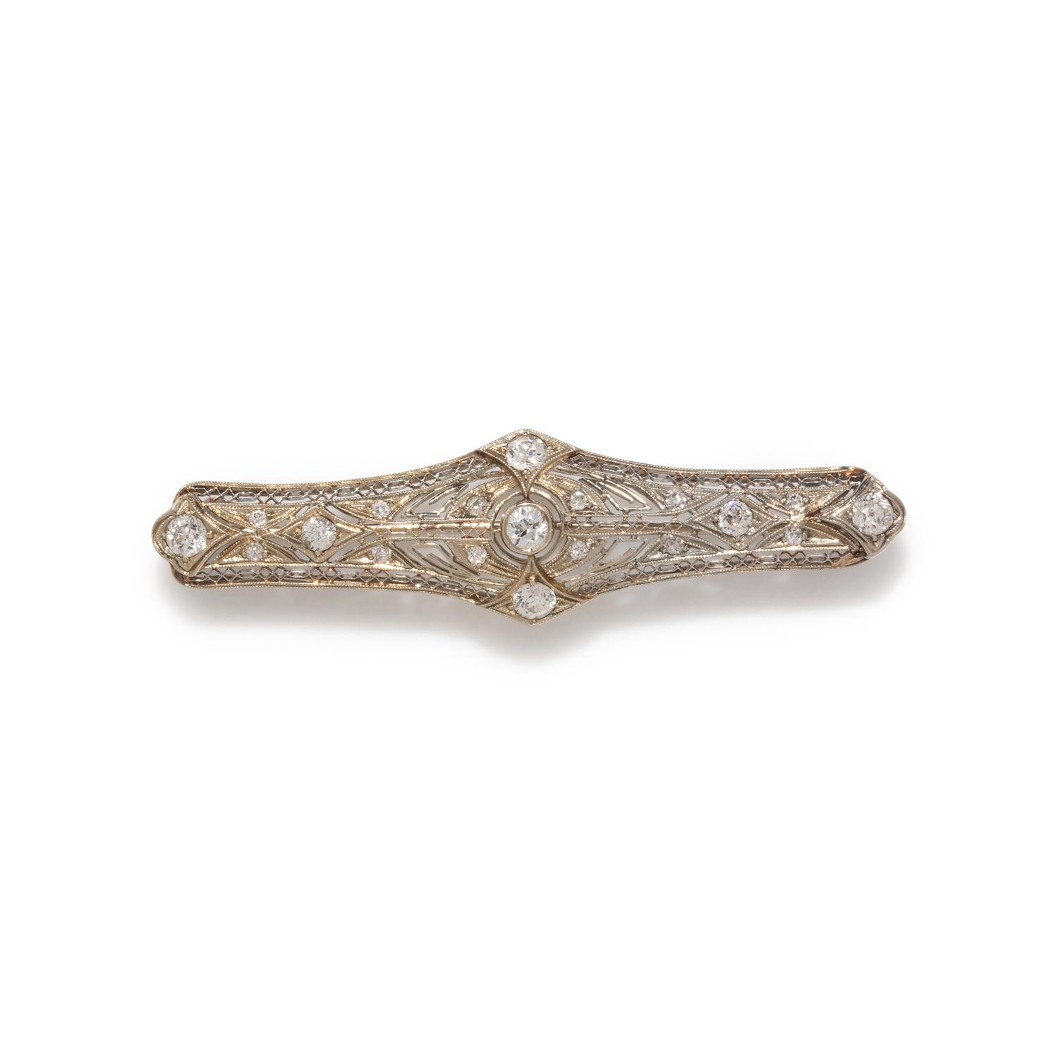 WHITE GOLD AND DIAMOND BROOCH