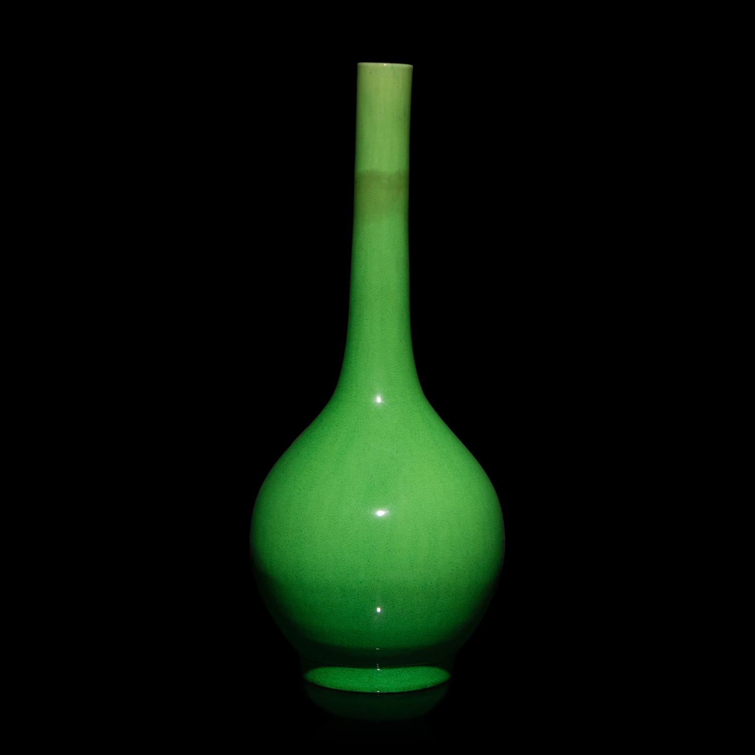 A Chinese Gilt Lacquered Green Glazed Porcelain 'Crane' Bottle Vase, 19th-Early 20th Century 晚清-民國 綠釉貼描金漆鶴長頸瓶
