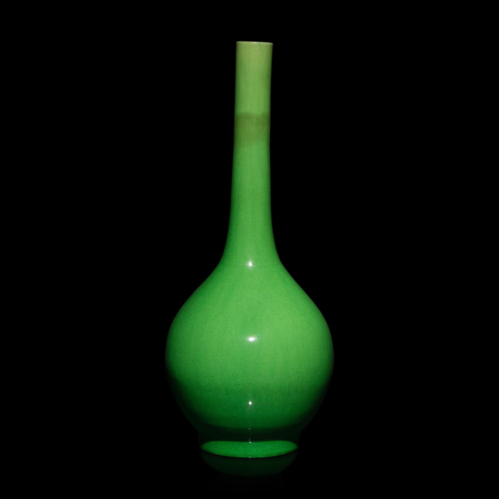 A Chinese Gilt Lacquered Green Glazed Porcelain 'Crane' Bottle Vase, 19th-Early 20th Century 晚清-民國 綠釉貼描金漆鶴長頸瓶