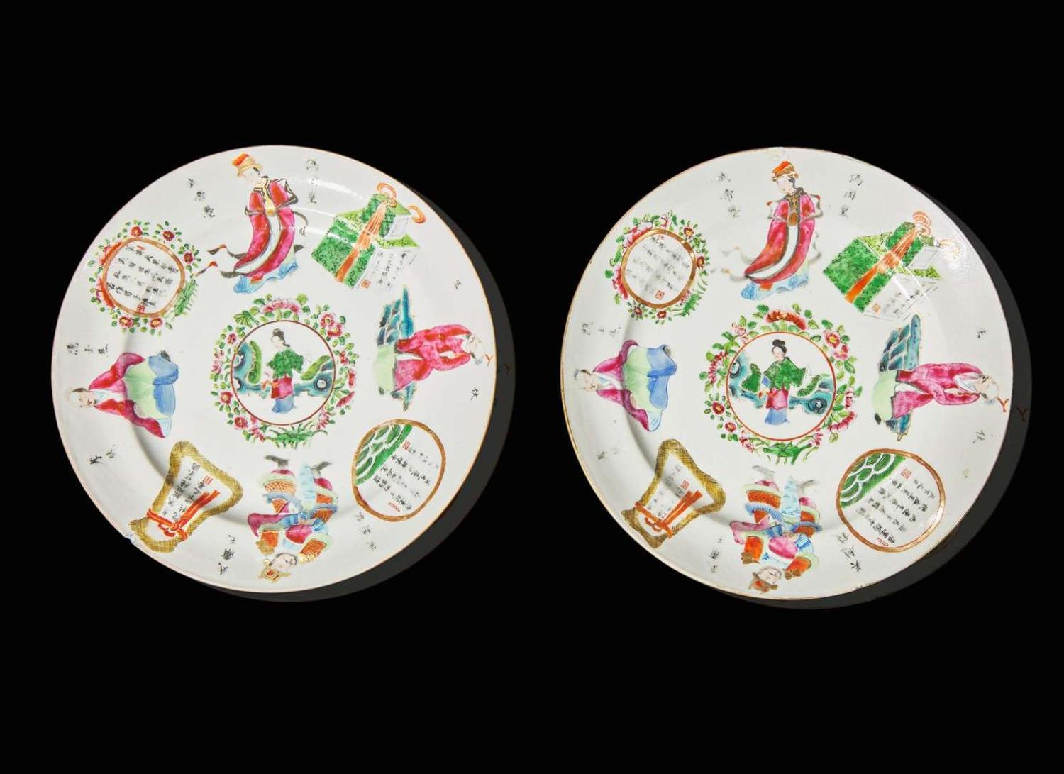 A pair of Chinese famille rose "Wushuangpu" plates, 19th century 無雙譜盤一對 十九世紀