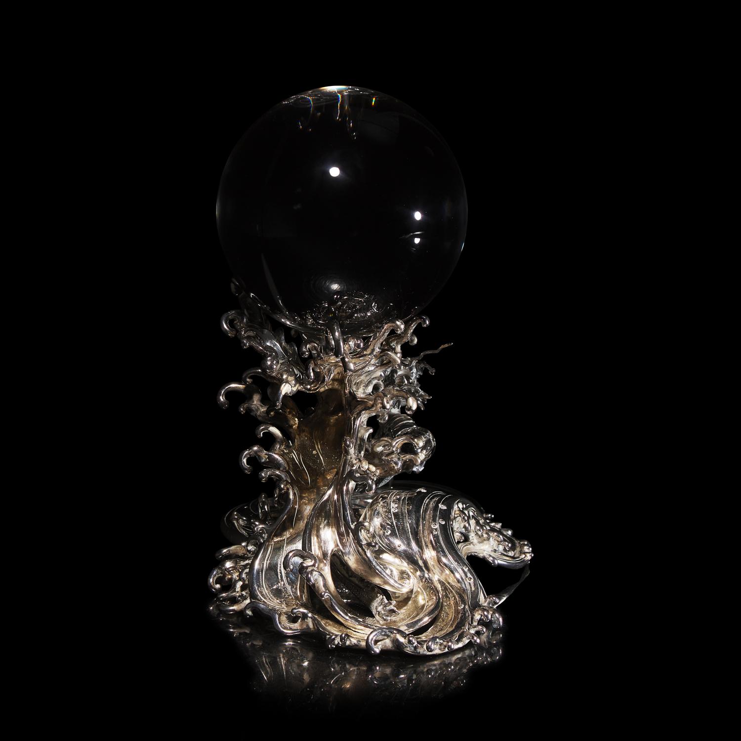 A Japanese Rock Crystal Sphere and Silver 'Dragon and Waves' Stand, Signed Yoshimasa Saku Meiji/Taisho Period 日本明治/大正時期 義正作潮を支配する珠と龍