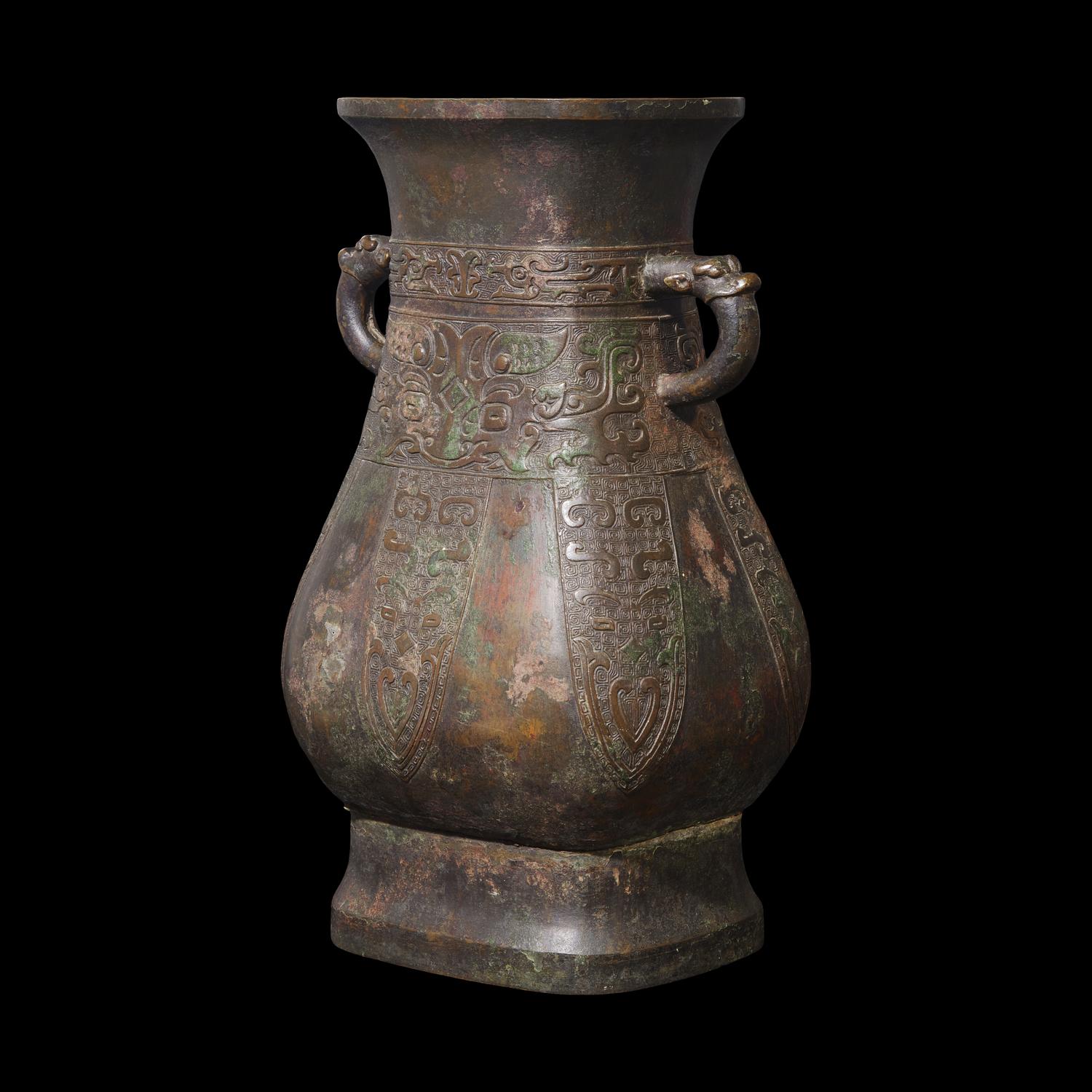 A Large Chinese Archaistic Hu Bronze Vase, Ming to Early Qing Dynasty 明末清初 仿古銅壺