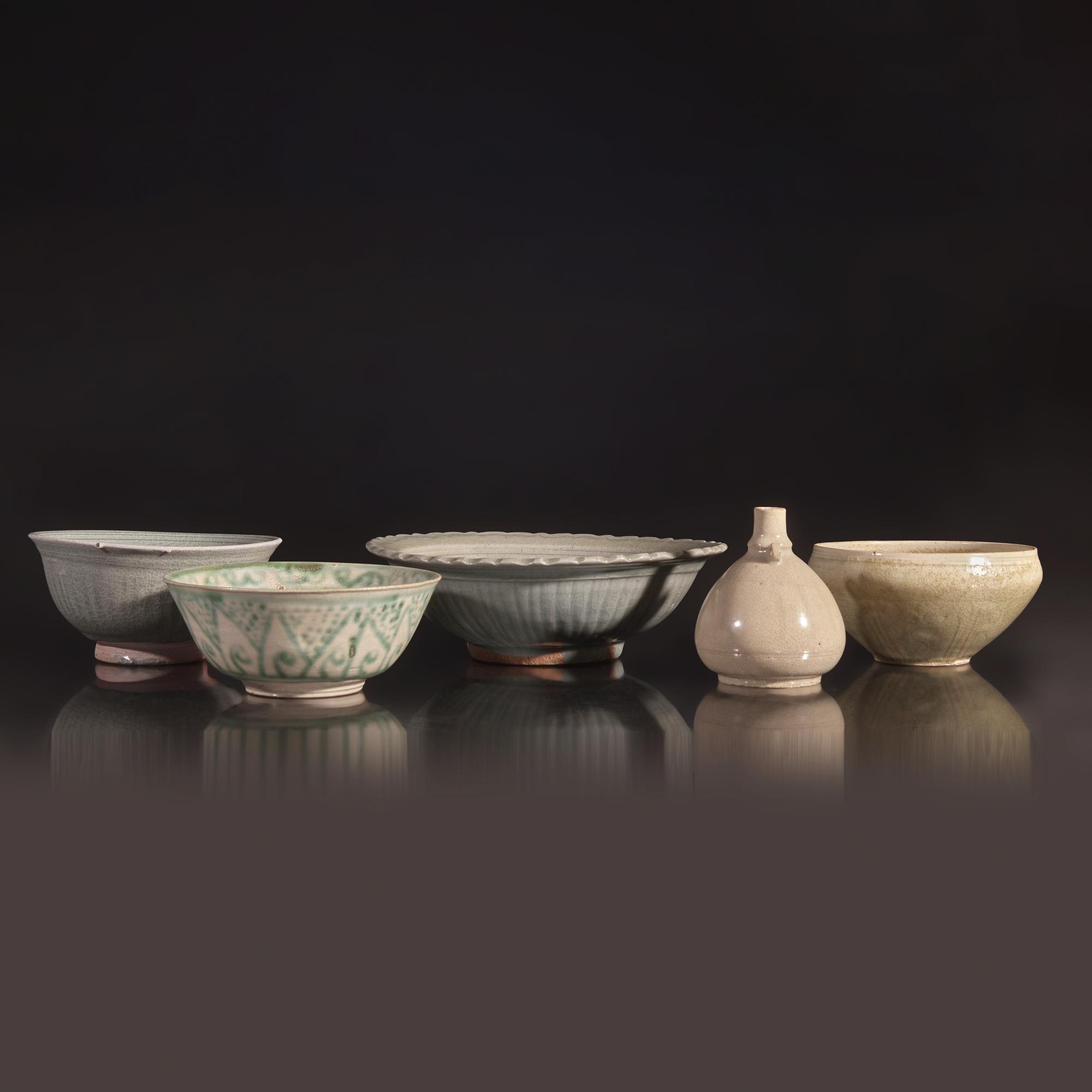 Six Vietnamese, Burmese, and Thai Ceramic Wares, 13th-16th Century and Later — 十三-十六世紀及更晚 越南、緬甸及泰國瓷一組六件