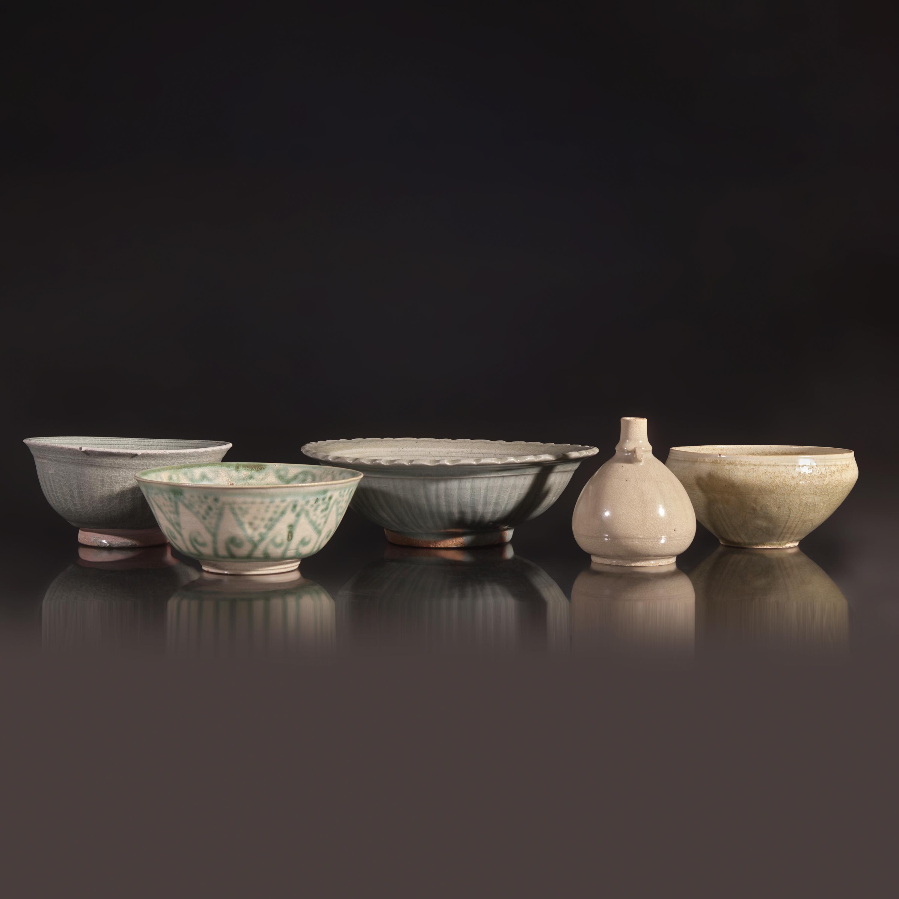 Six Vietnamese, Burmese, and Thai Ceramic Wares, 13th-16th Century and Later — 十三-十六世紀及更晚 越南、緬甸及泰國瓷一組六件
