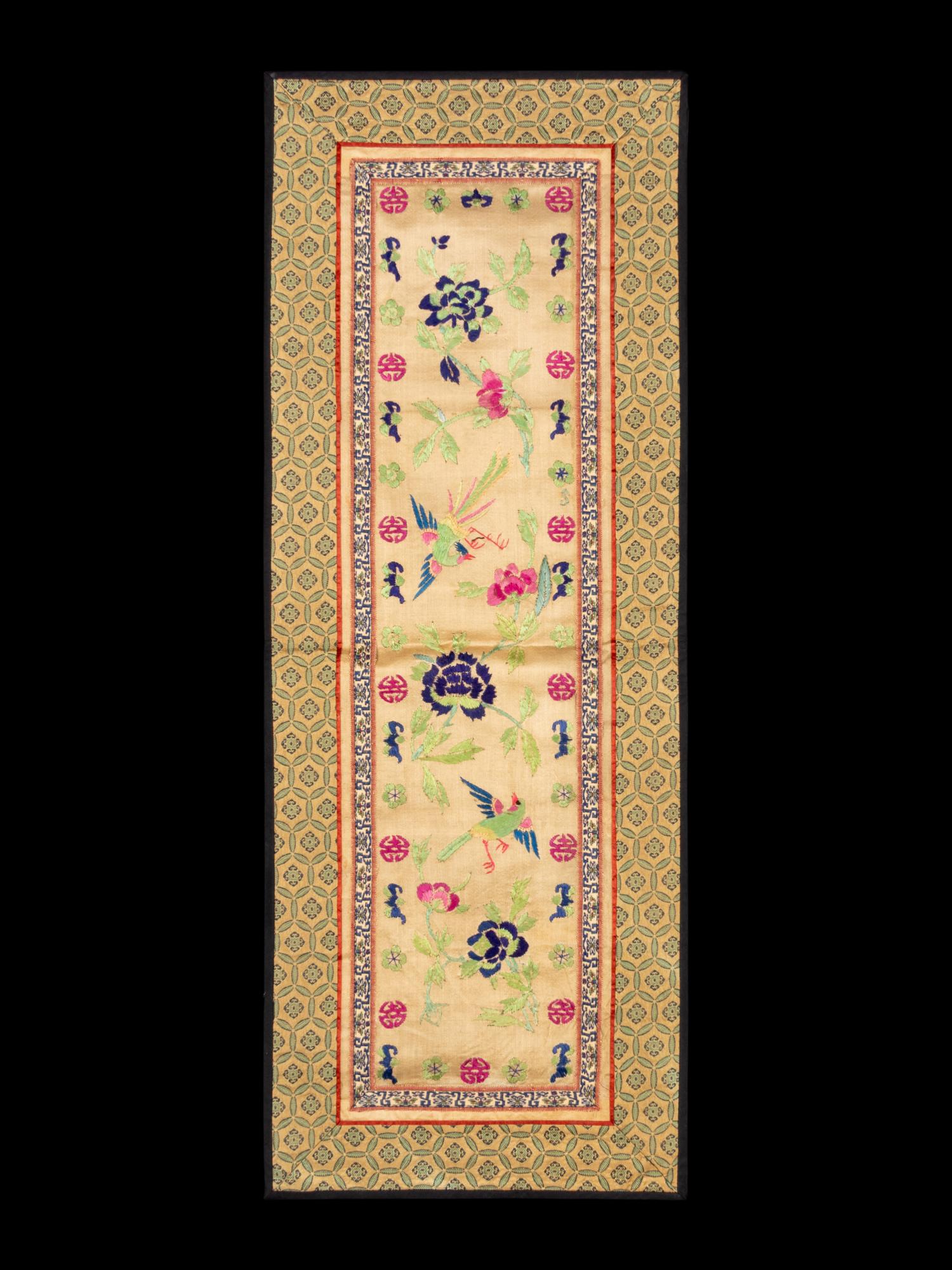 A Collection of 33 Chinese Embroidered Silk Panels 近代 綉片33幅
