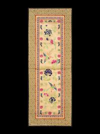 A Collection of 33 Chinese Embroidered Silk Panels 近代 綉片33幅