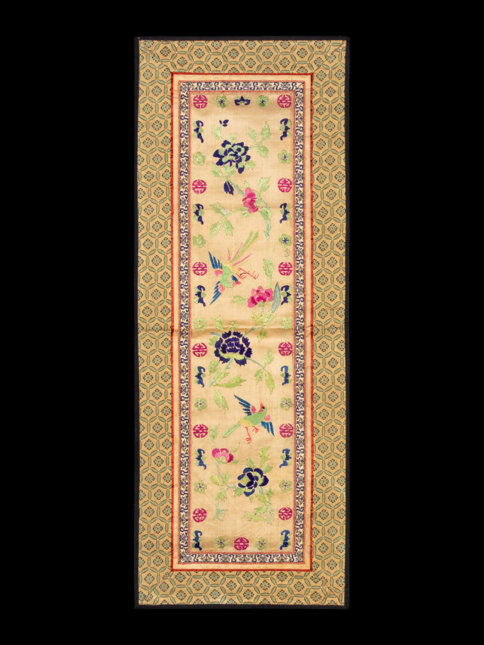 A Collection of 33 Chinese Embroidered Silk Panels 近代 綉片33幅