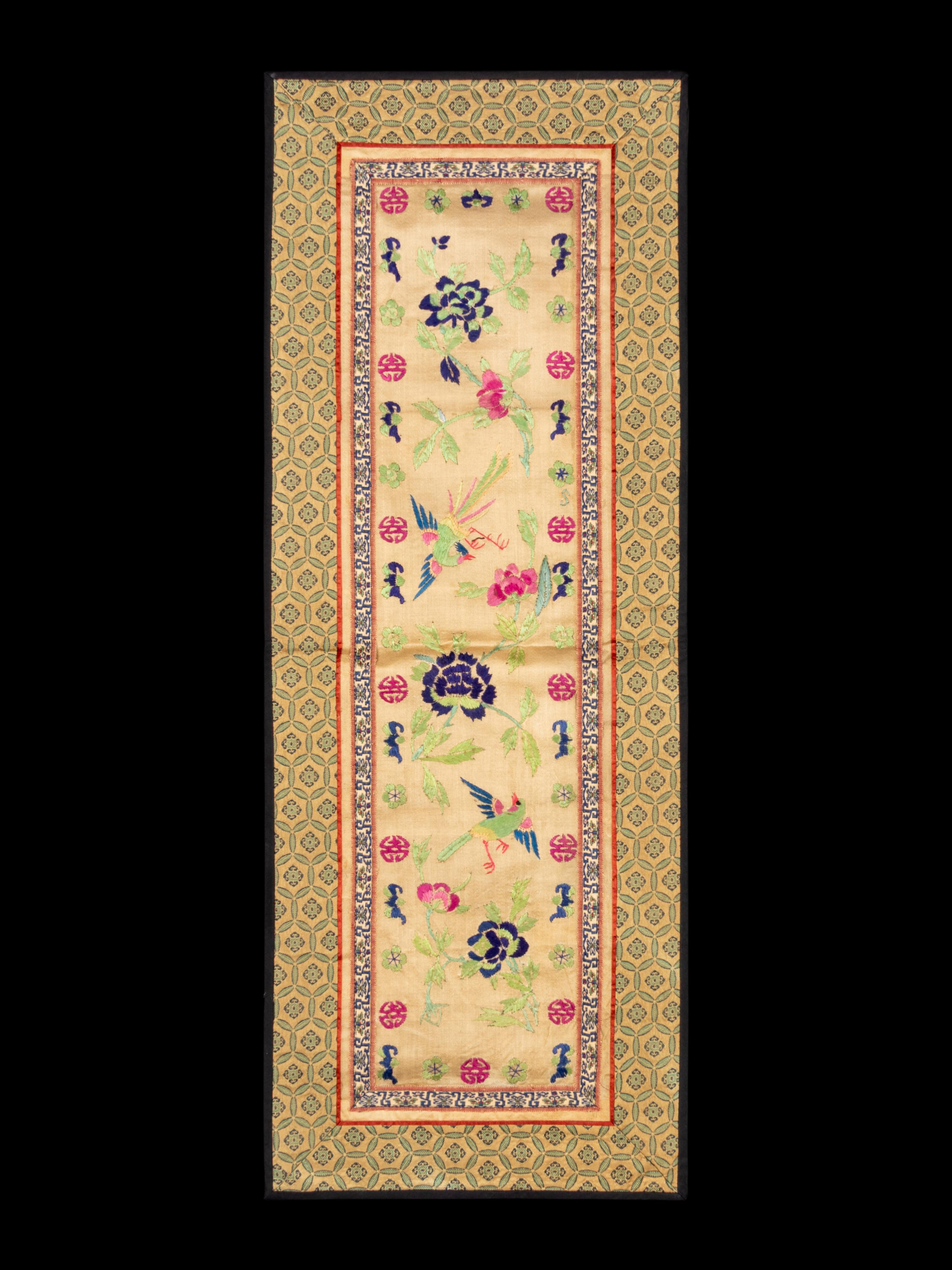 A Collection of 33 Chinese Embroidered Silk Panels 近代 綉片33幅