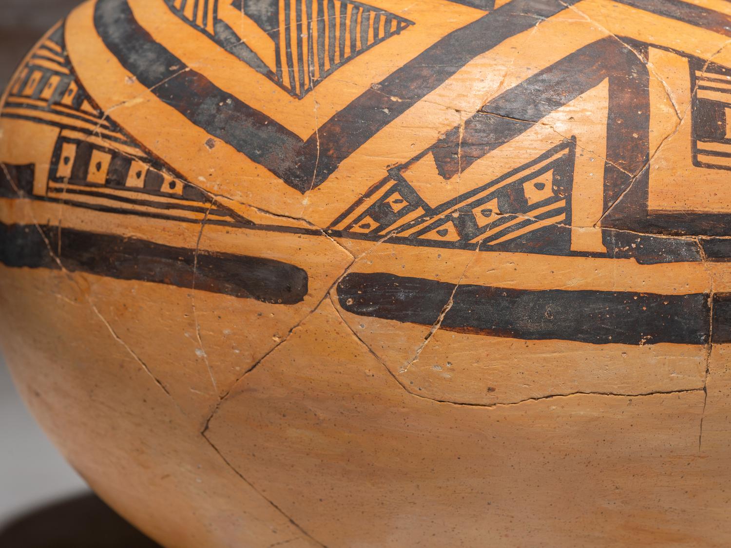 Ancestral Pueblo, Jeddito Black-on-Yellow Pottery Olla