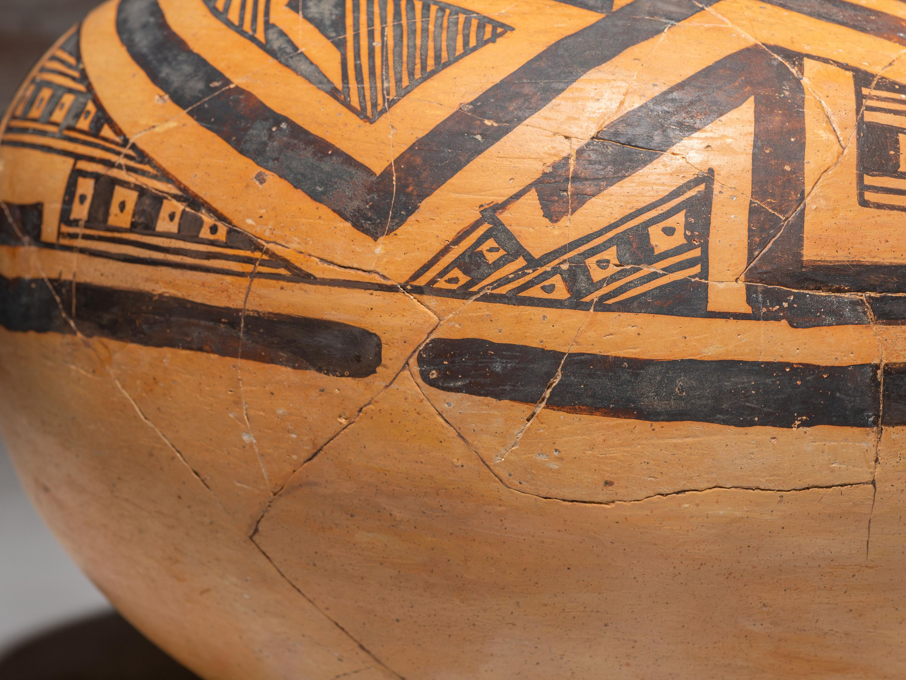 Ancestral Pueblo, Jeddito Black-on-Yellow Pottery Olla