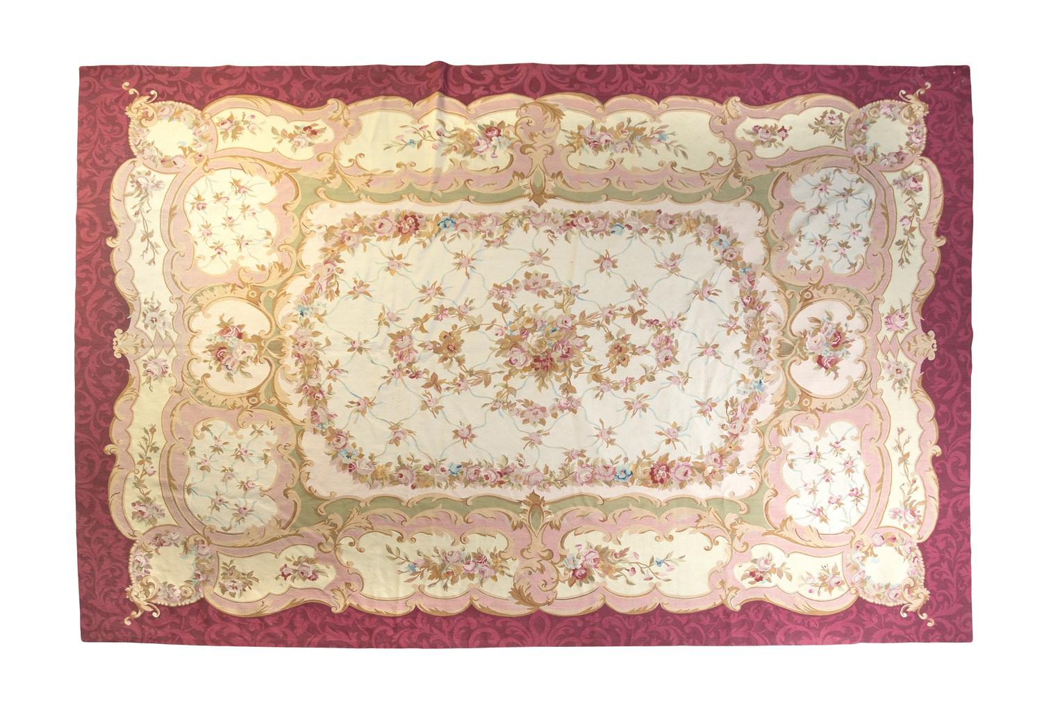 An Aubusson Style Wool Tapestry 20TH CENTURY 9 feet 7 inches x 13 feet 10 inches. — 20TH CENTURY
