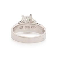WHITE GOLD AND DIAMOND RING