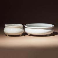 Two Chinese Blanc-de-Chine Porcelain Tripod Censers, Early Qing Dynasty — 清早期 德化白瓷三足爐兩具