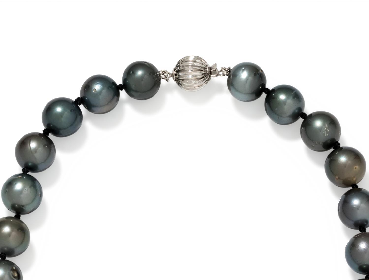 CULTURED TAHITIAN PEARL NECKLACE