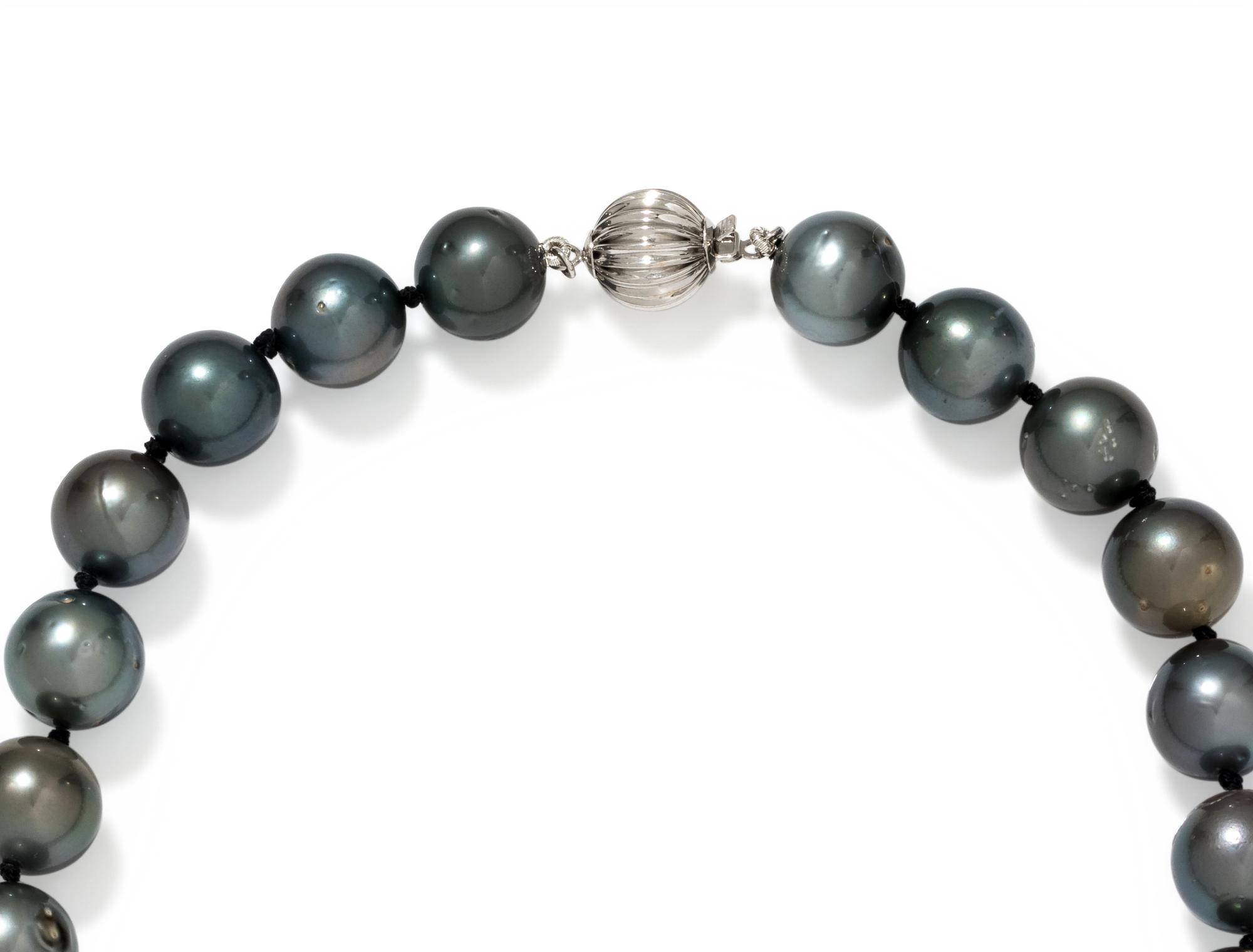 CULTURED TAHITIAN PEARL NECKLACE