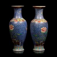 A Pair of Chinese Famille Rose Porcelain Vases, Republic Period 民國 粉彩花瓶一對