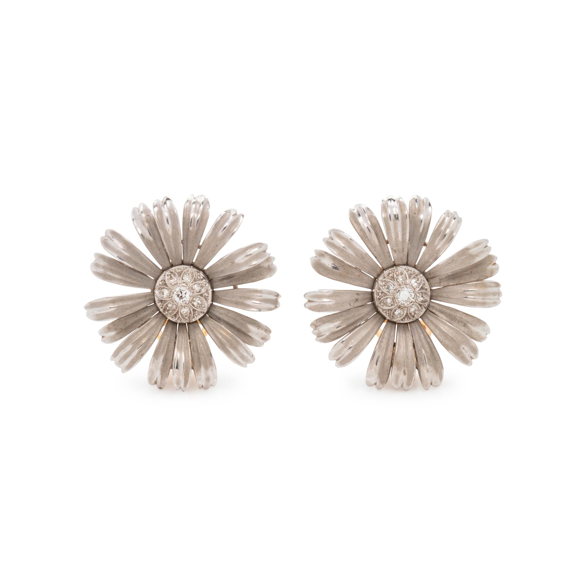 WHITE GOLD AND DIAMOND DAISY EARCLIPS