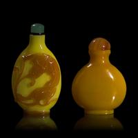 Two Chinese Yellow Glass Snuff Bottles, 19th-Early 20th Century 清末民國 黃琉璃鼻煙壺一組兩件