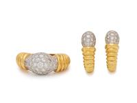 YELLOW GOLD AND DIAMOND SET
