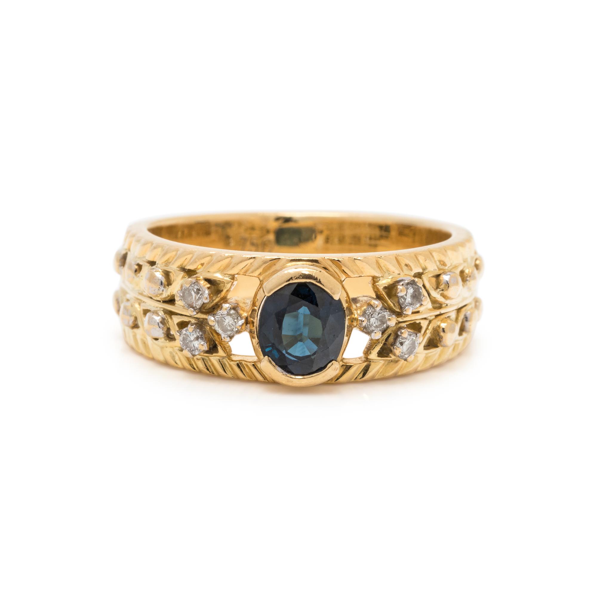 SAPPHIRE AND DIAMOND RING