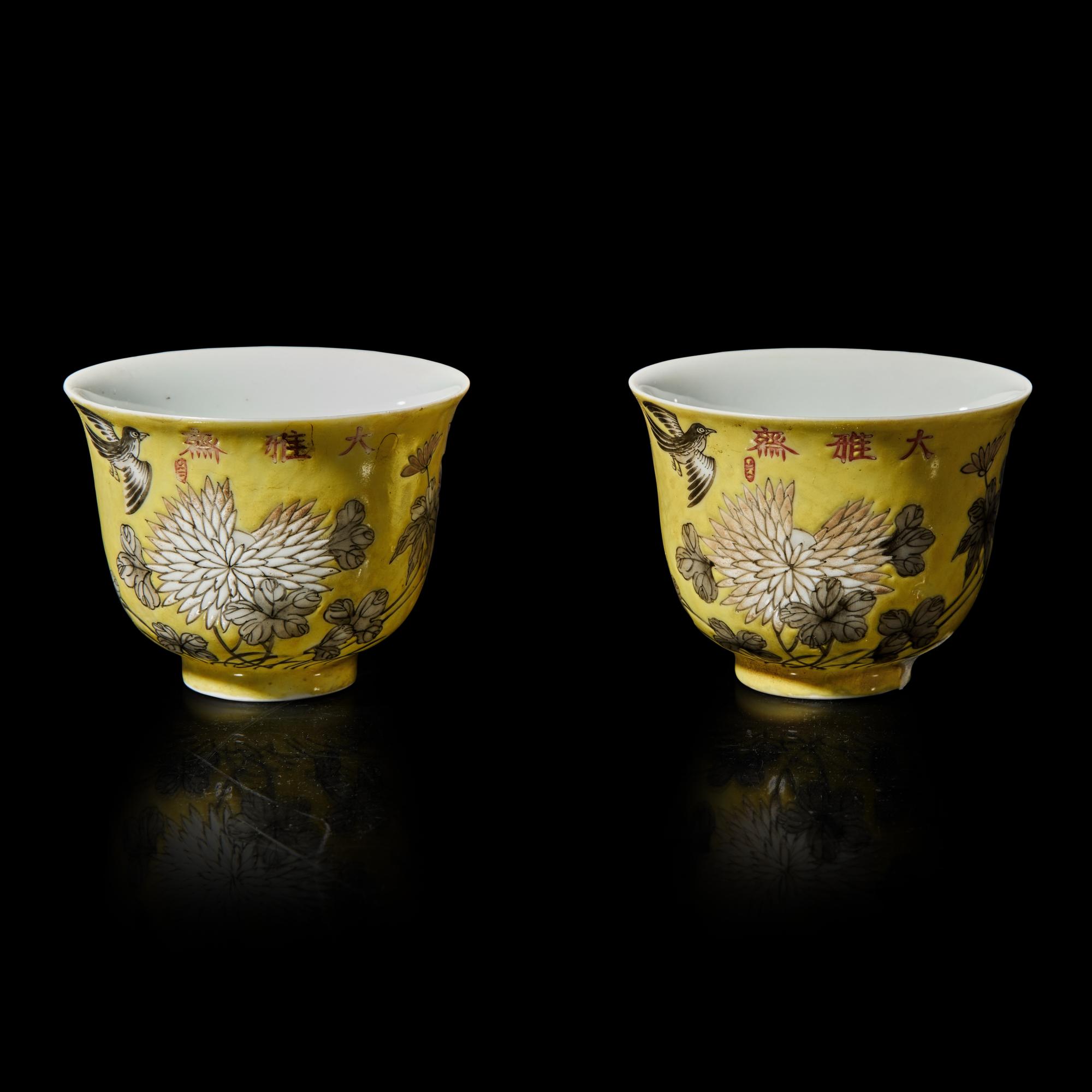 A Pair of Chinese Yellow Ground Porcelain Cups, 20th Century 近代 黃地墨彩花鳥圖盃一對