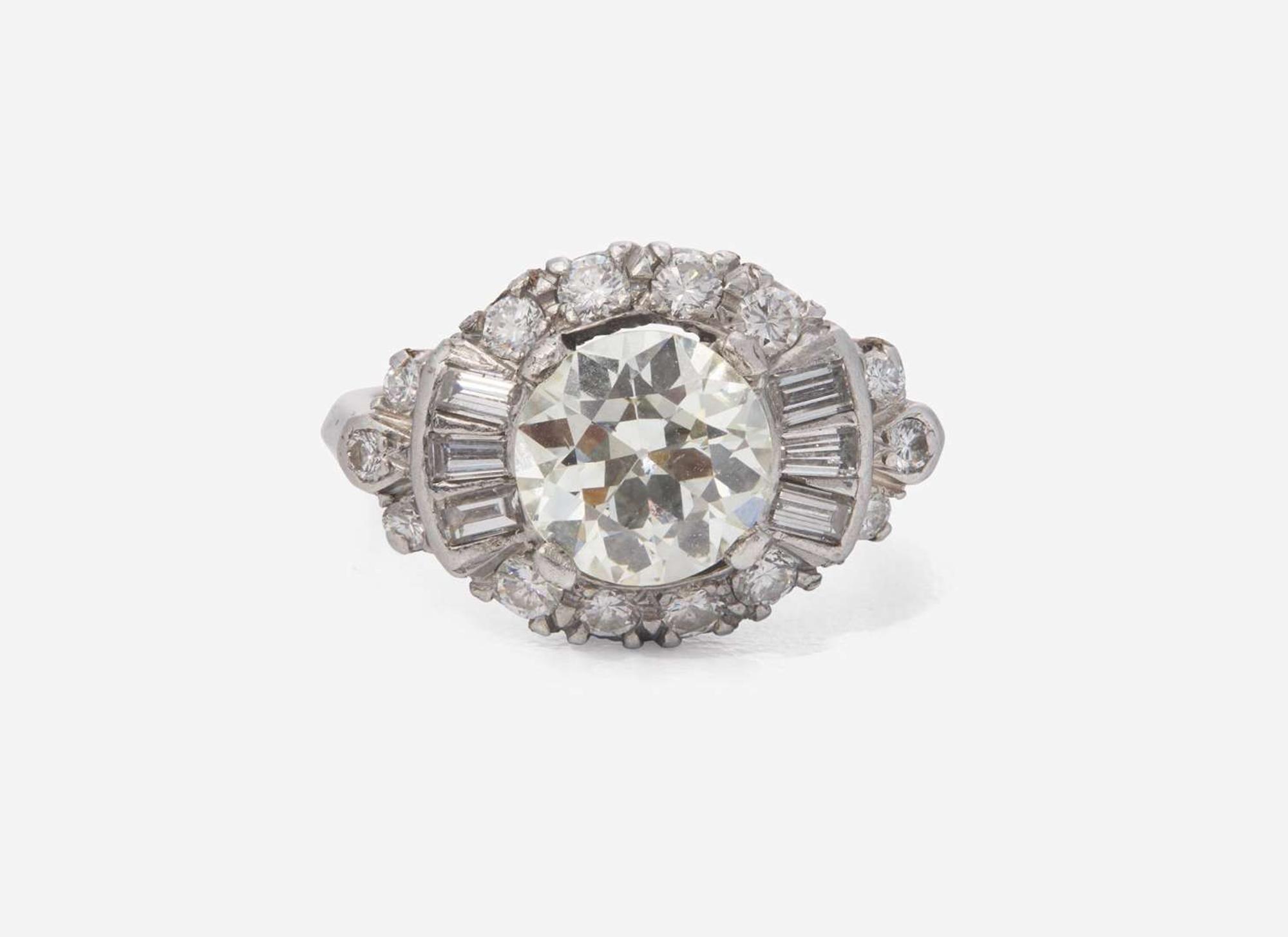 A Ladies Platinum and Diamond Ring, 2.22 Carat Round Brilliant-Cut Diamond, GIA Certified