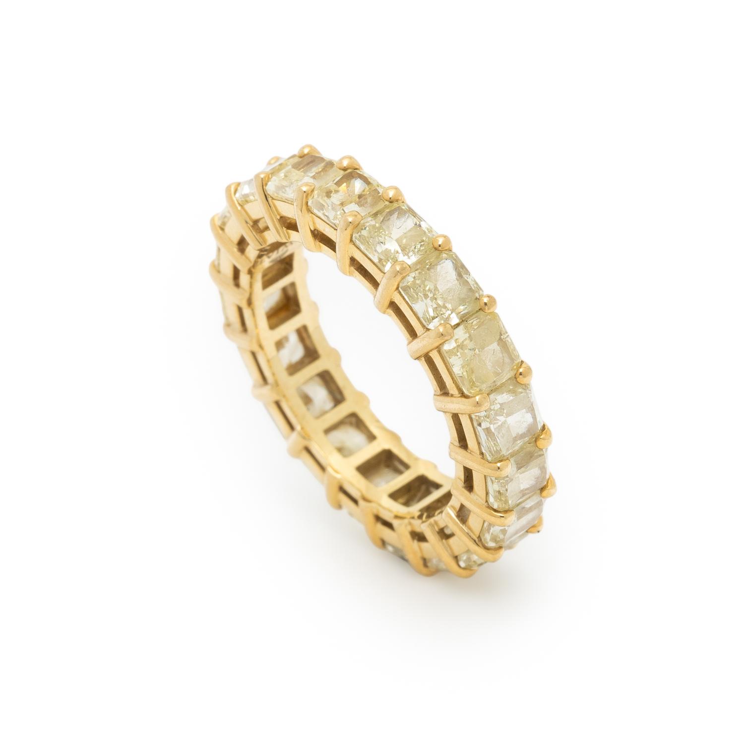 KWIAT, COLORED DIAMOND AND YELLOW GOLD ETERNITY BAND