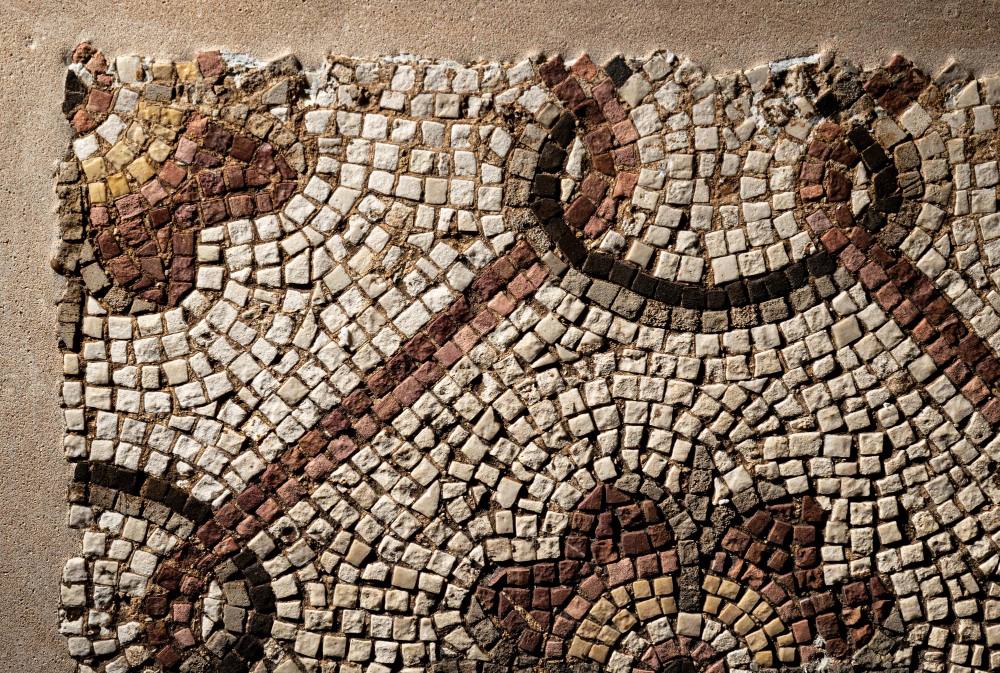 A Roman Mosaic with Hercules Knots Motif