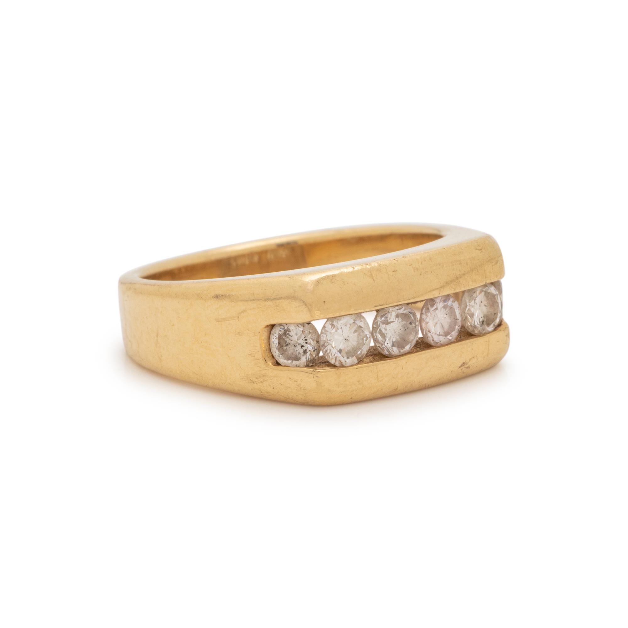 YELLOW GOLD AND DIAMOND RING