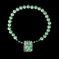 A Yellow Gold Mounted Apple Green and Celadon Jadeite Necklace