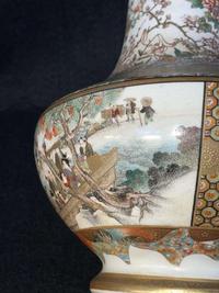 A finely-decorated Satsuma-type vase, Okamoto Ryozan 日本萨摩烧风格瓷瓶 亮山造 Meiji period ??
