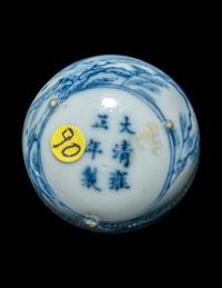 A Small Chinese Blue and White Porcelain Gourd-Form Snuff Bottle