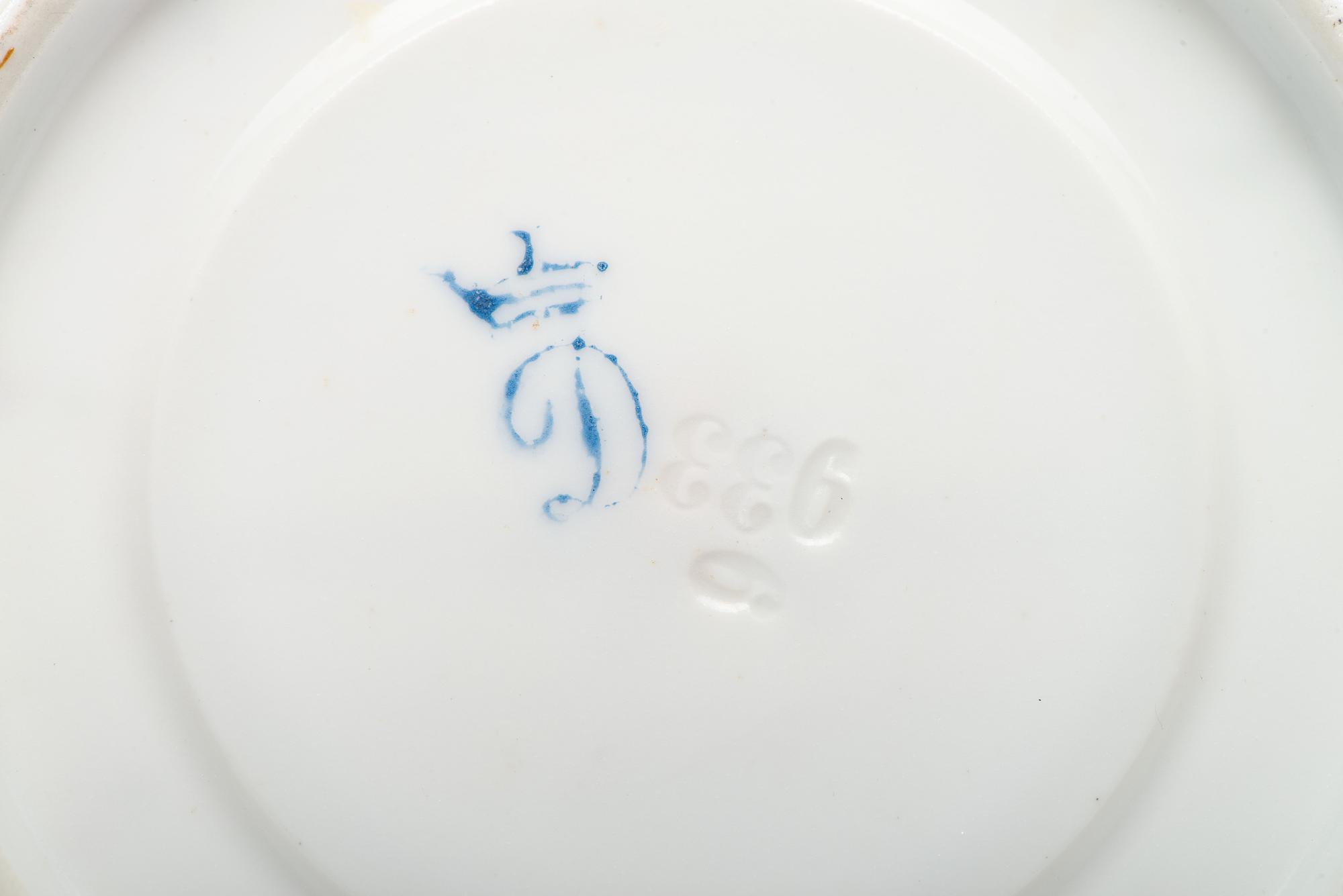 A Mixed Collection of Chinese Export Famille Rose and Rose Mandarin Porcelain Articles