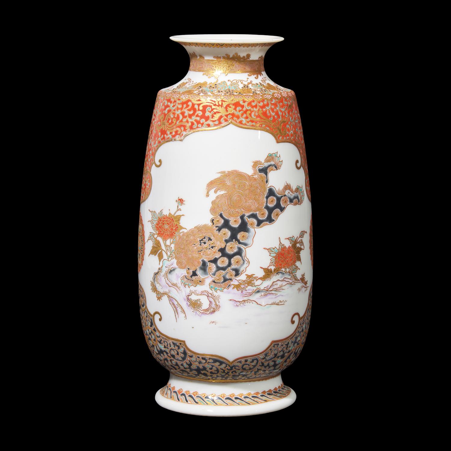 A Japanese Porcelain 'Dragon and Shishi' Vase, Signed, Meiji/Taisho Period 明治或大正 日本龍獅瓷瓶