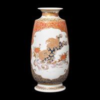 A Japanese Porcelain 'Dragon and Shishi' Vase, Signed, Meiji/Taisho Period 明治或大正 日本龍獅瓷瓶