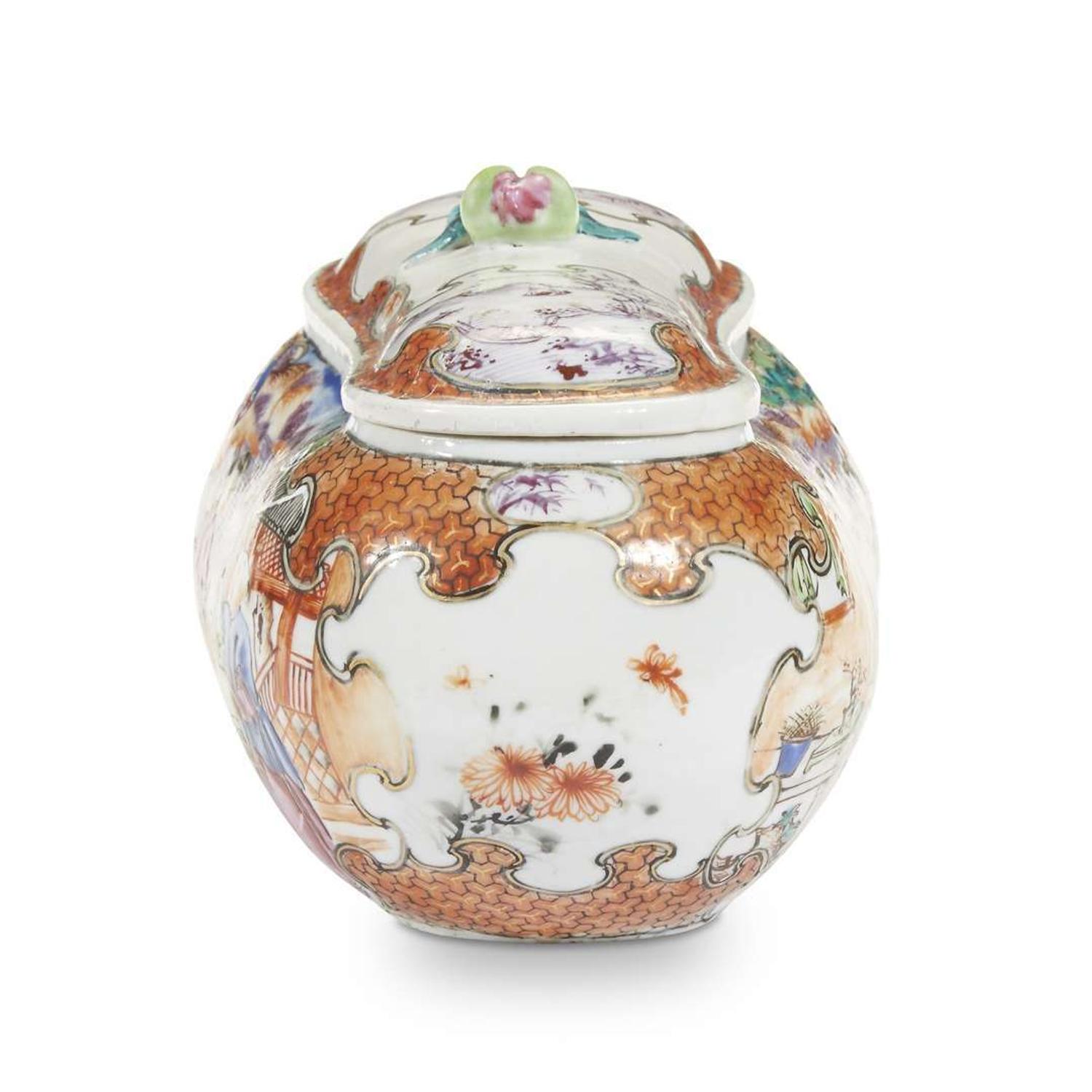 A Chinese export porcelain bean-form covered bourdaloue 19th century