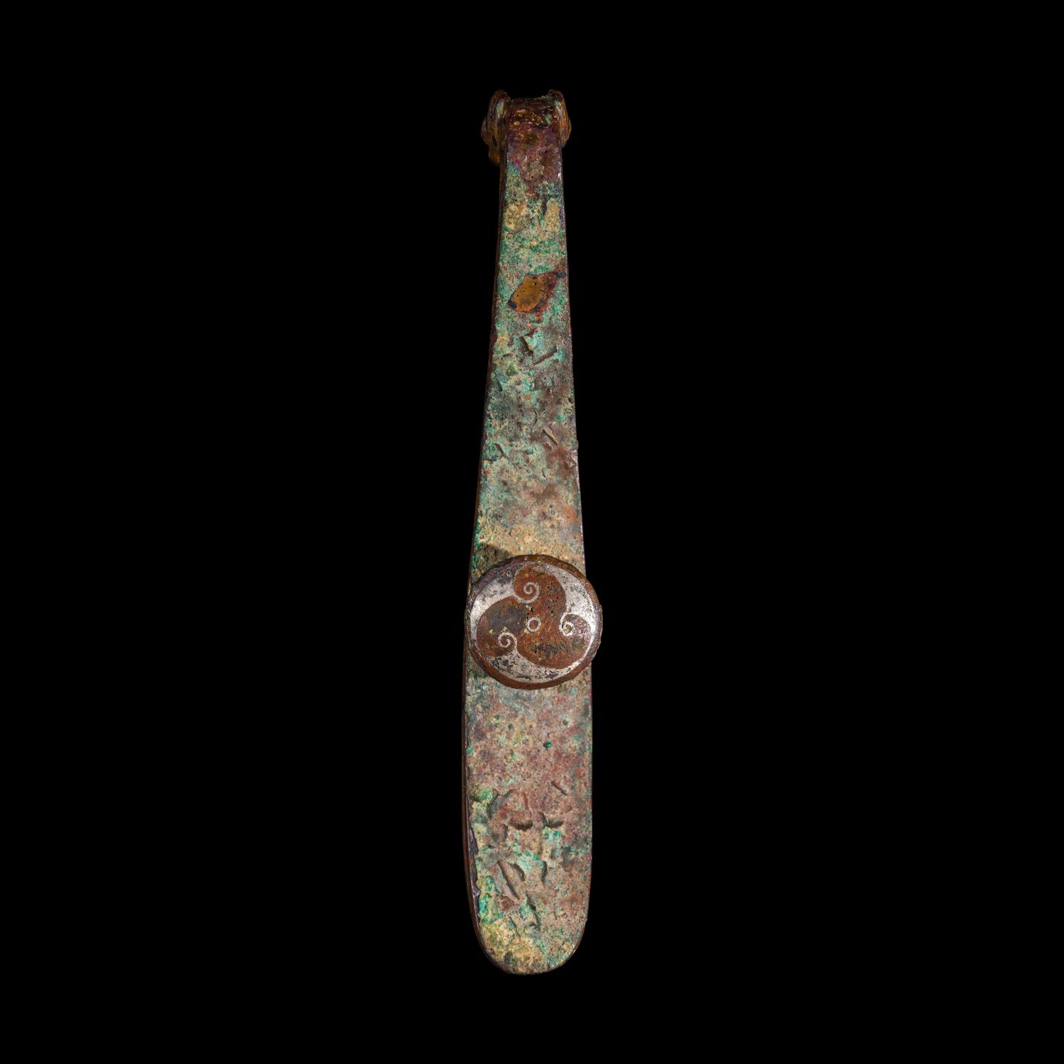 Two Chinese Silver Inlaid Bronze 'Tiger' Belt Hooks, Warring States Period-Qin Dynasty 戰國-秦 虎首錯金銀帶 鉤 兩件