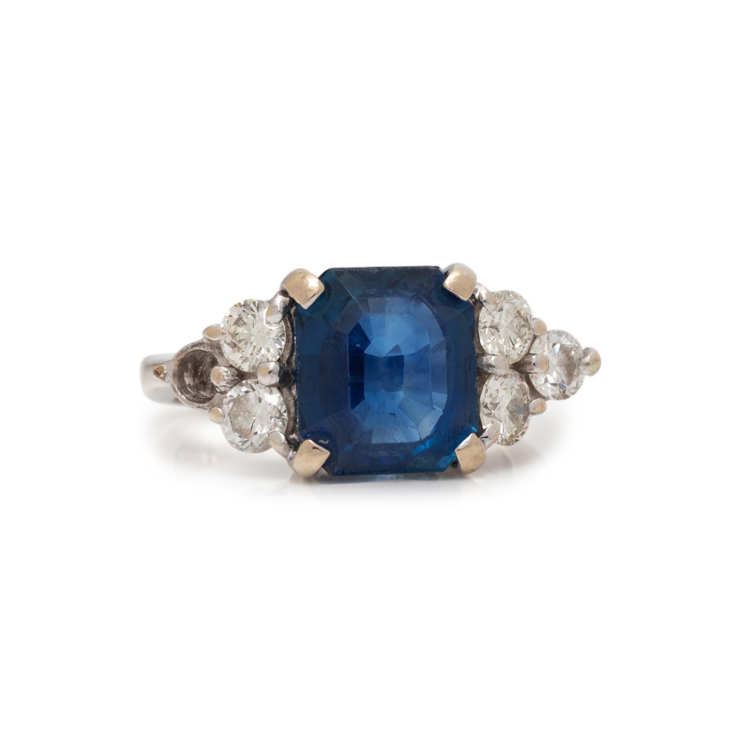 SAPPHIRE AND DIAMOND RING