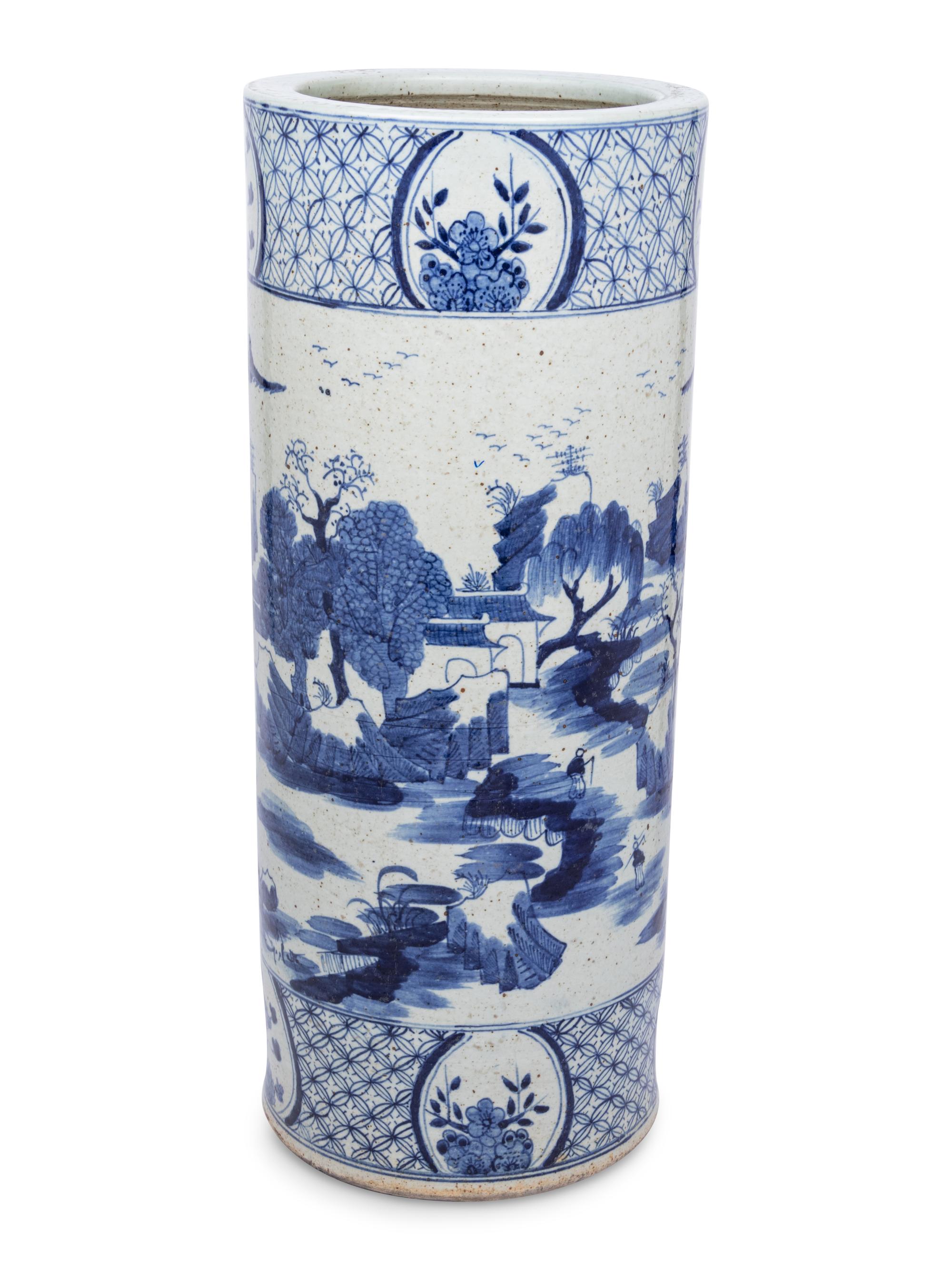 A Chinese Export Blue and White Porcelain Umbrella Stand