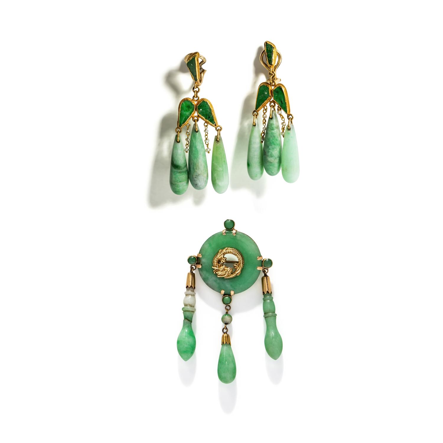 JADE AND YELLOW GOLD BROOCH AND EARRINGS
