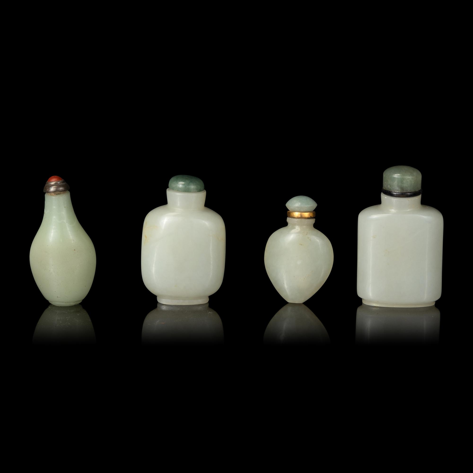 Four Chinese White and Celadon Jade Snuff Bottles, 19th-Early 20th Century 晚清-民國 青玉及白玉鼻烟壺四支