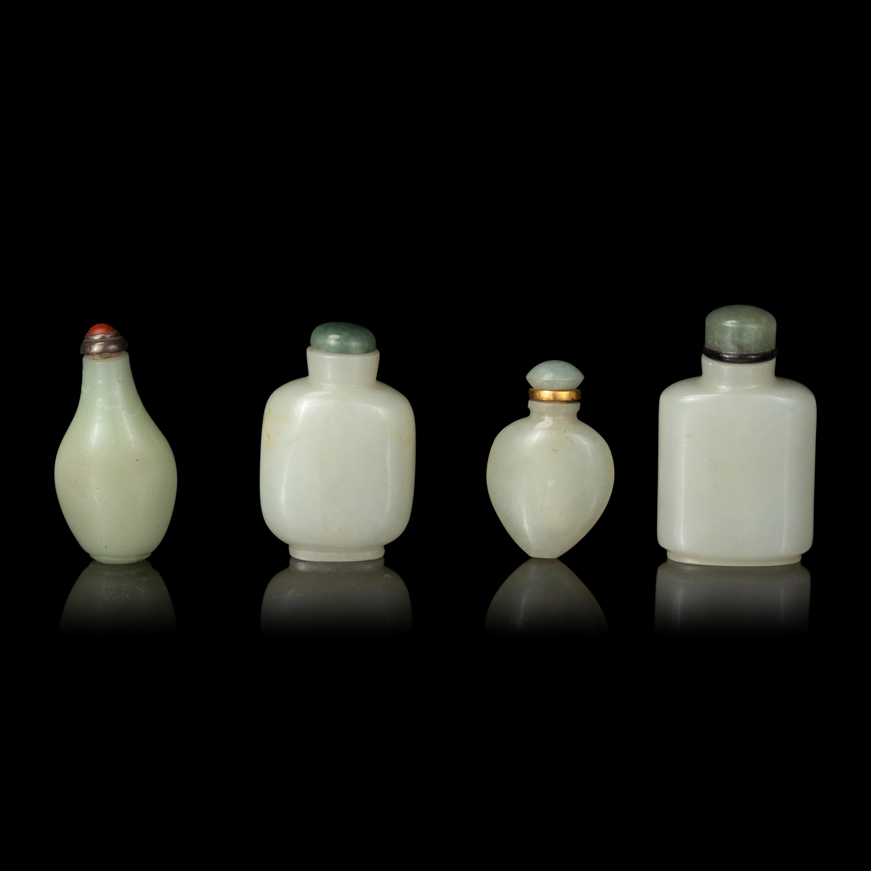 Four Chinese White and Celadon Jade Snuff Bottles, 19th-Early 20th Century 晚清-民國 青玉及白玉鼻烟壺四支