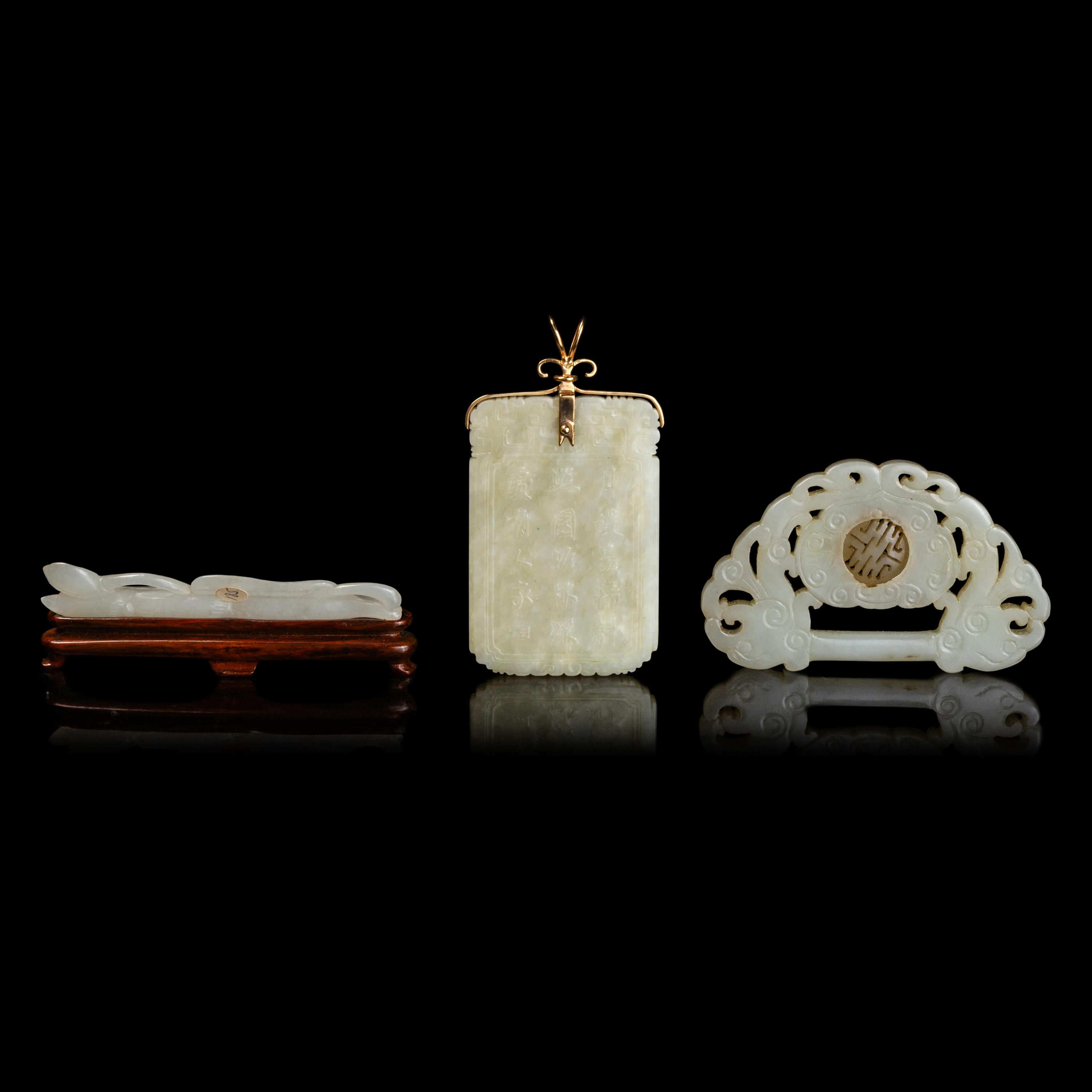 Three Chinese Yellow and White Jade Pendants, Late 19th-20th Century 晚清-民國 白玉、黃玉把件三枚