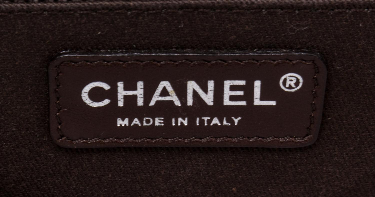 A Chanel Green Calfskin Leather Quilted Flap Handbag, 14" x 11.5" x 6".