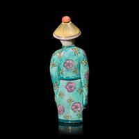 A Chinese Enameled Porcelain Figural Snuff Bottle 粉彩人物形鼻煙壺