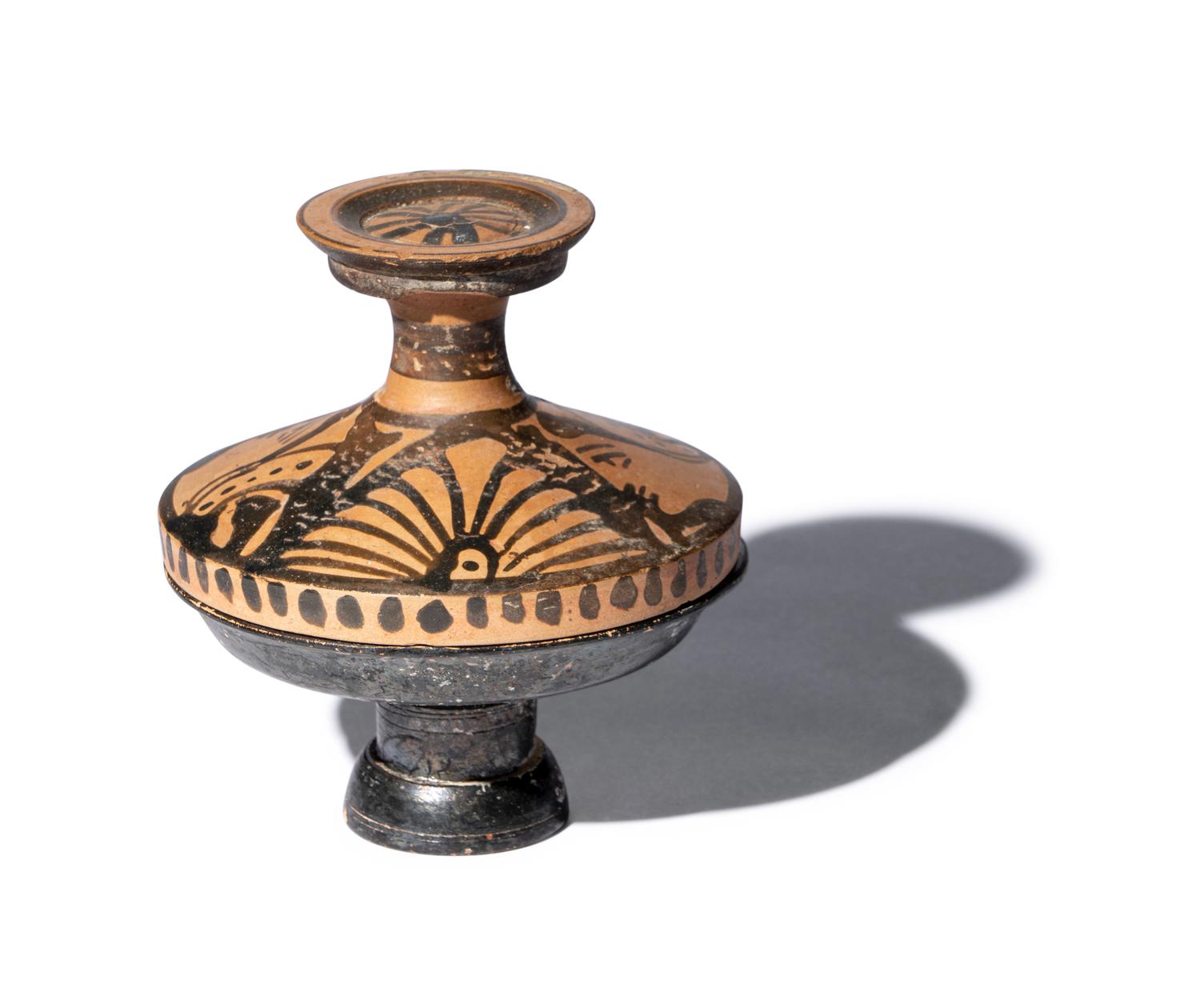 An Apulian Red-Figured Lekanis