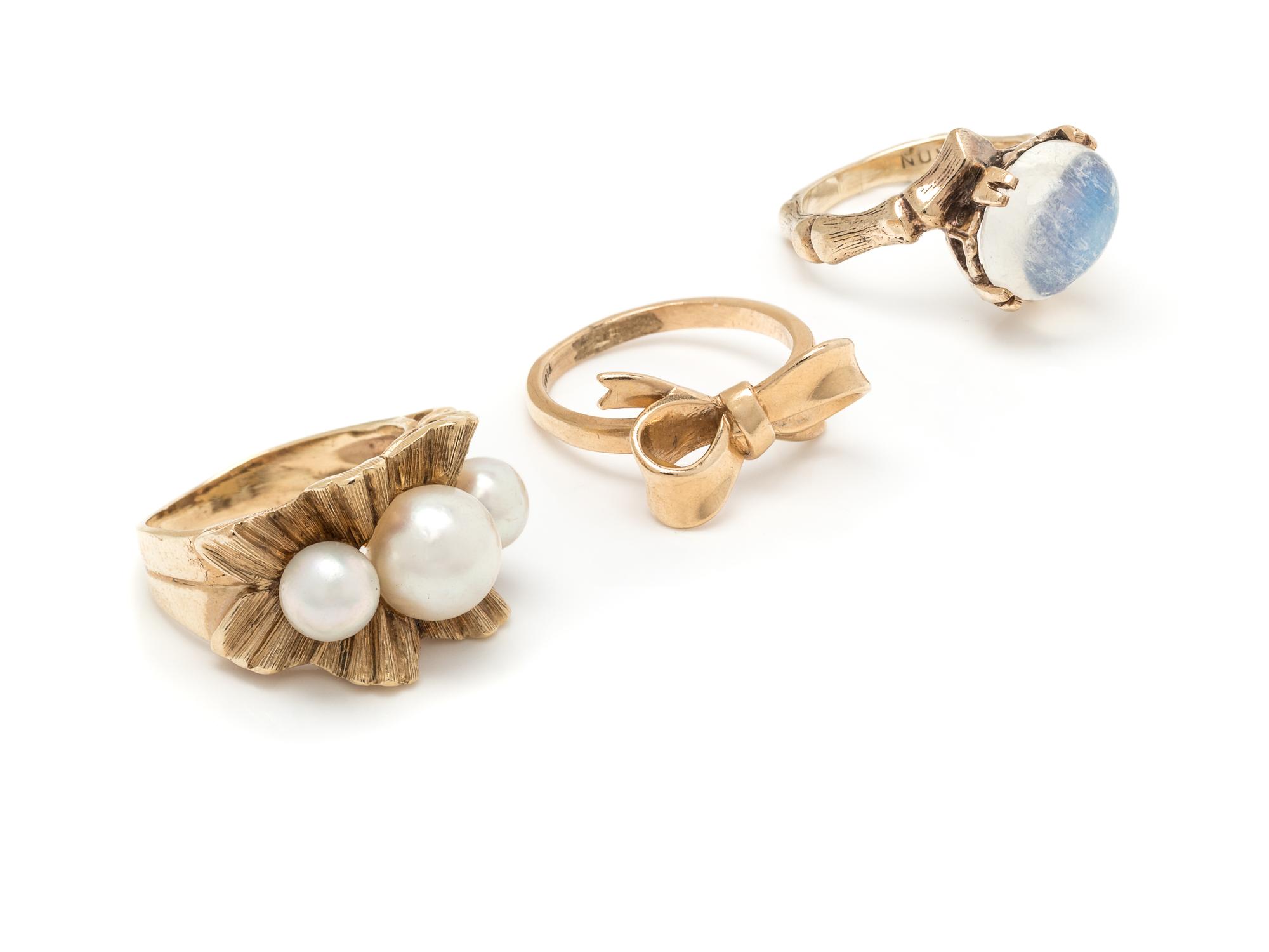 COLLECTION OF YELLOW GOLD RINGS